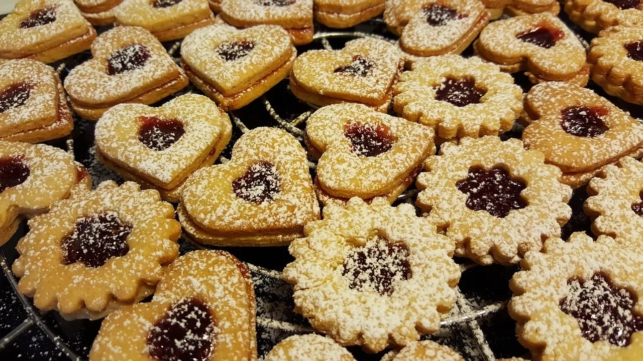 Linzer cookies with jam